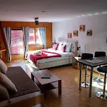 Le Vieux Valais アパートホテル オヴロナ